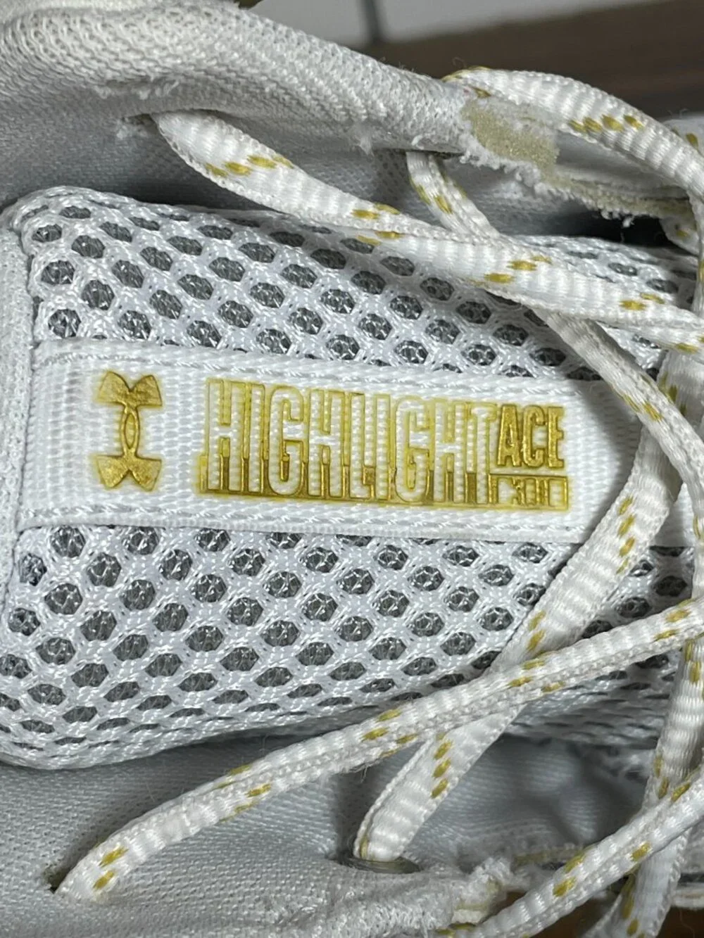 Under Armour HOVR Highlight Ace Shoes Womens Sz 9 White Gold Volleyball Sneakers